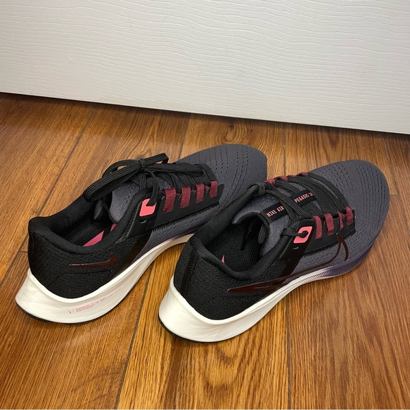 Women’s Nike Air Zoom Pegasus 38 - Picture 3 of 5